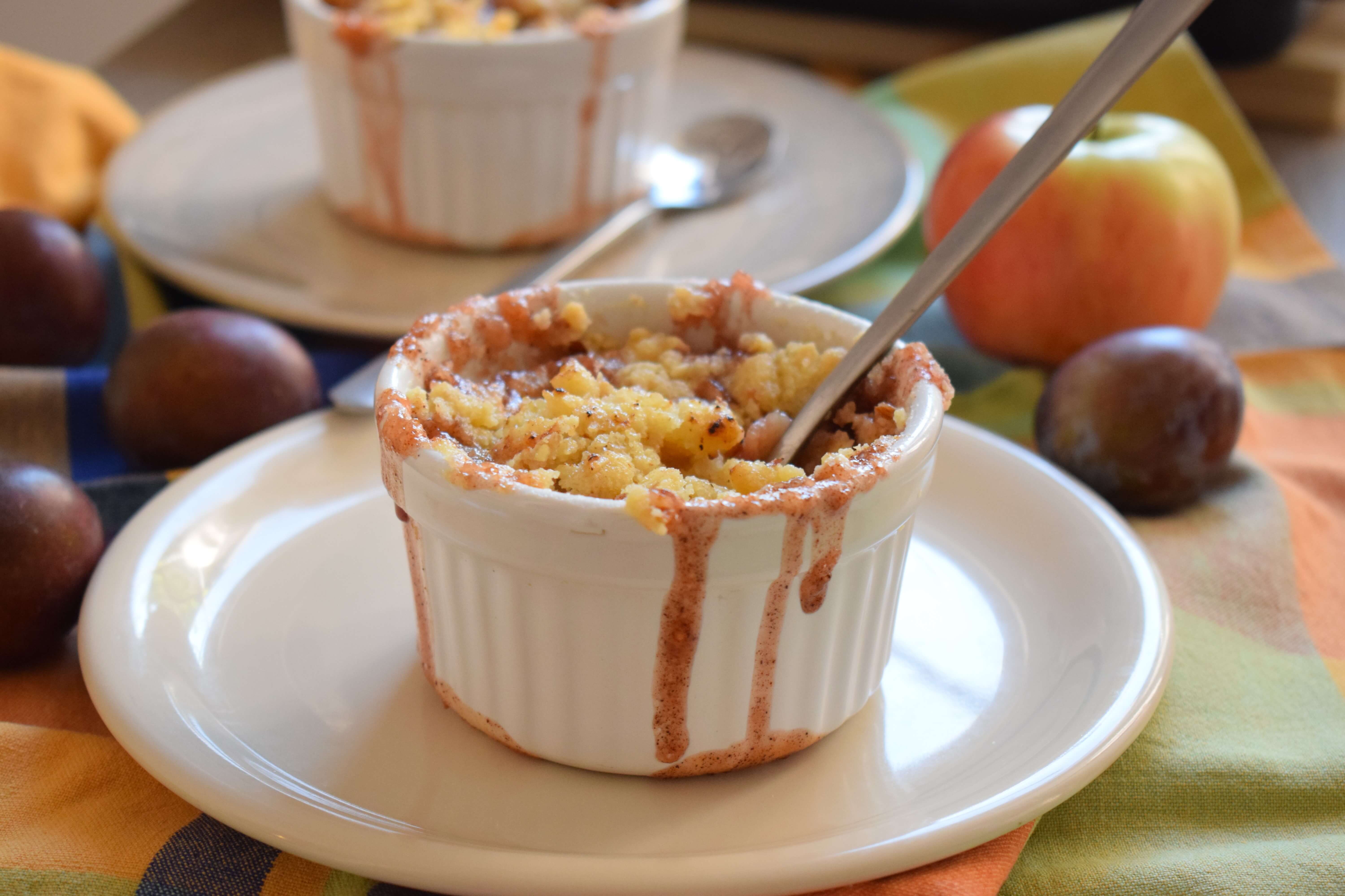 Crumble cu prune si mere