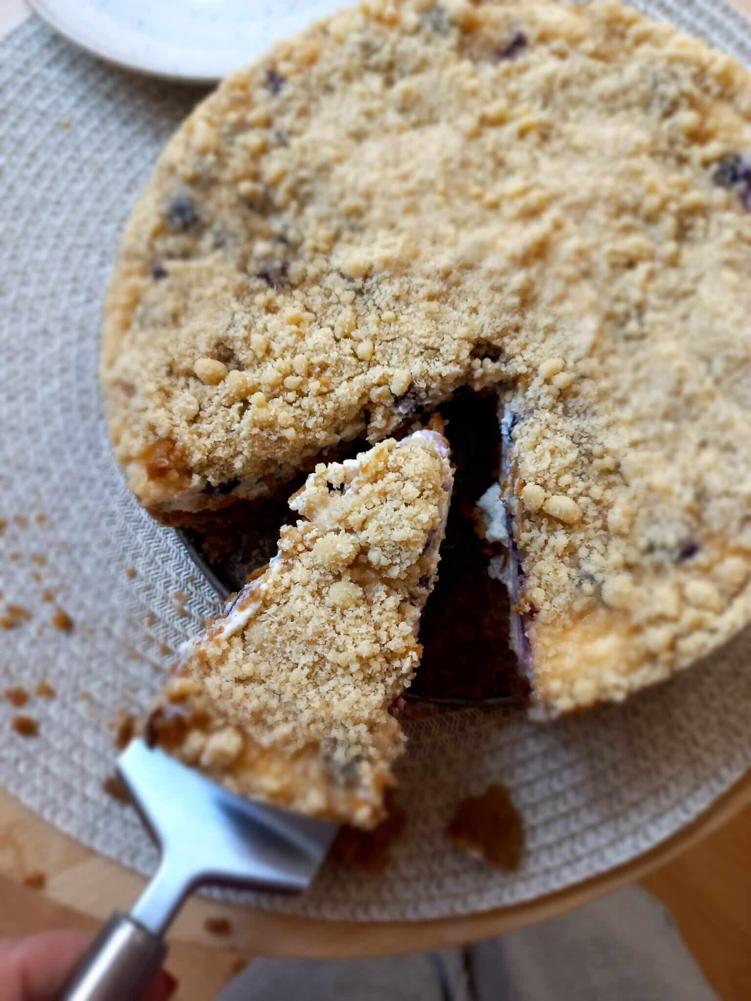 Cheesecake cu afine si crumble
